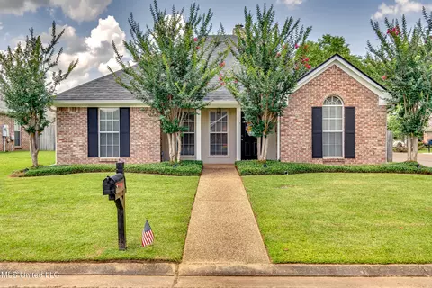 814 Lynwood Ln, Pearl, MS 39208