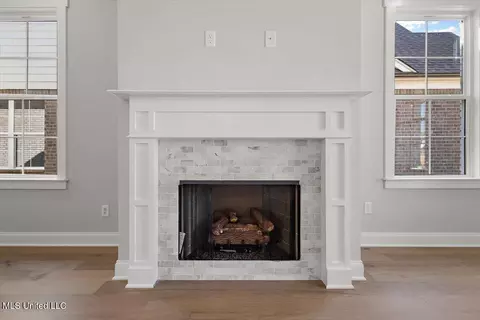 Living - 597 Sunflower St, Nesbit, MS 38651 photo 4 of 4