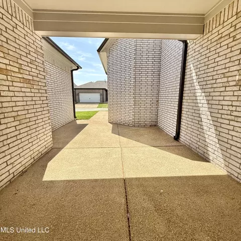 Exterior - 597 Sunflower St, Nesbit, MS 38651 photo 5 of 8