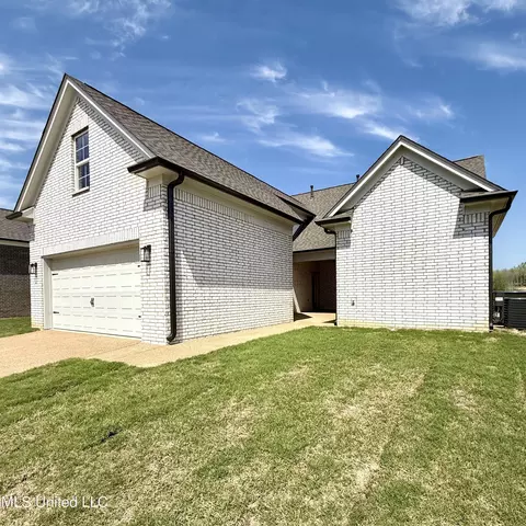 Exterior - 597 Sunflower St, Nesbit, MS 38651 photo 7 of 8
