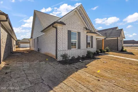 Exterior - 597 Sunflower St, Nesbit, MS 38651 photo 3 of 8