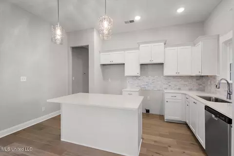 Kitchen - 597 Sunflower St, Nesbit, MS 38651 photo 1 of 2