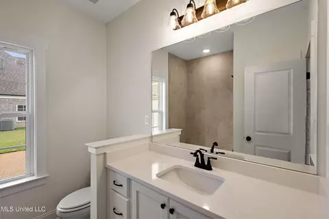 Bath - 660 Wells Dr, Hernando, MS 38632 photo 4 of 6