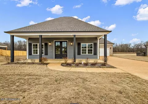 Exterior - 660 Wells Dr, Hernando, MS 38632 photo 2 of 7