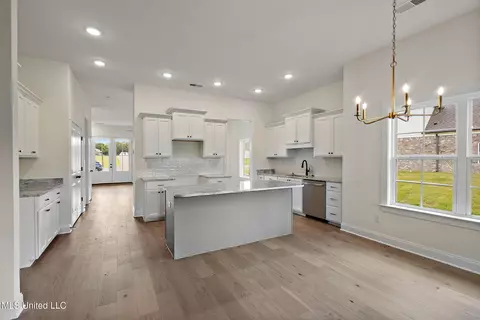 Kitchen - 660 Wells Dr, Hernando, MS 38632 photo 2 of 3