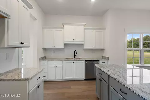 Kitchen - 660 Wells Dr, Hernando, MS 38632 photo 3 of 3