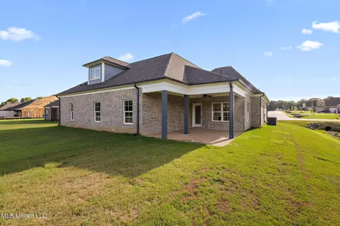 Exterior - 660 Wells Dr, Hernando, MS 38632 photo 5 of 7