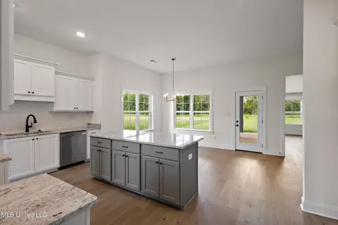 Kitchen - 660 Wells Dr, Hernando, MS 38632 photo 1 of 3