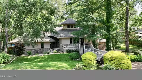 211 Monterey Dr, Clinton, MS 39056