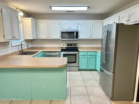 Kitchen - 177 Fawn Ln, Hernando, MS 38632 photo 1 of 3