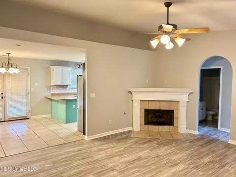 Living - 177 Fawn Ln, Hernando, MS 38632 photo 1 of 2