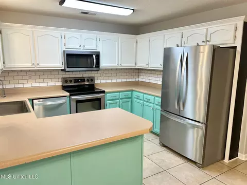 Kitchen - 177 Fawn Ln, Hernando, MS 38632 photo 3 of 3