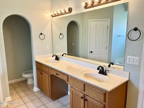Bath - 177 Fawn Ln, Hernando, MS 38632 photo 1 of 4