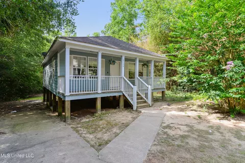 9726 Limu Pl, Diamondhead, MS 39525