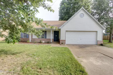 4141 Shadow Glen Dr, Horn Lake, MS 38637