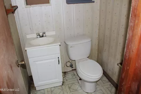Bath - 205 Shalimar Dr, Long Beach, MS 39560 photo 1 of 2