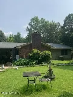 Exterior - 1030 Adkins Blvd, Jackson, MS 39211 photo 2 of 4