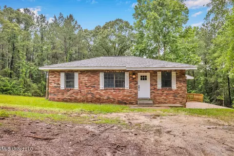 29 Summer Ln, Poplarville, MS 39470