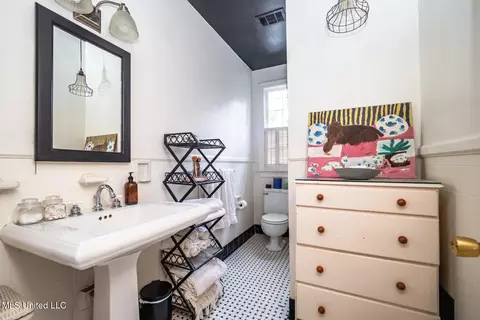 Bath - 120 Pinehaven Dr, Jackson, MS 39202 photo 1 of 1