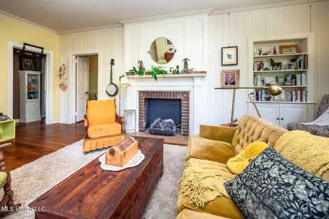 Living - 120 Pinehaven Dr, Jackson, MS 39202 photo 3 of 4