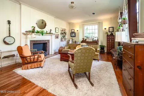 Living - 120 Pinehaven Dr, Jackson, MS 39202 photo 1 of 4