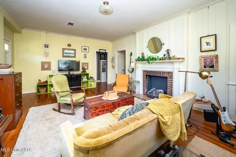 Living - 120 Pinehaven Dr, Jackson, MS 39202 photo 2 of 4