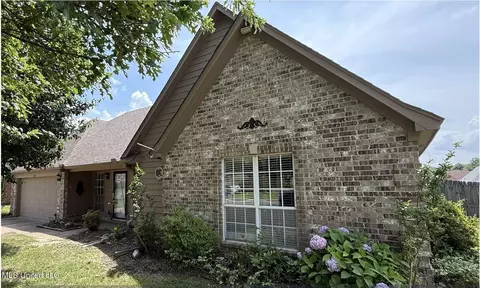 6253 N Ravenwood Park Dr, Horn Lake, MS 38637