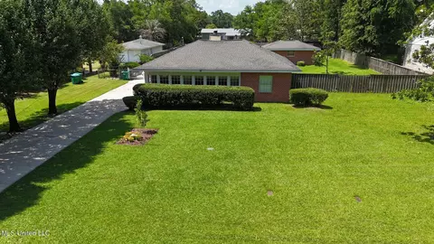 202 45th St, Gulfport, MS 39507