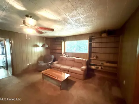 Living - 3925 Garland Ave, Jackson, MS 39212 photo 1 of 3