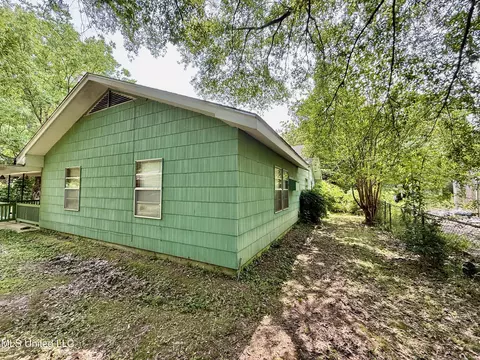 Exterior - 3925 Garland Ave, Jackson, MS 39212 photo 3 of 5