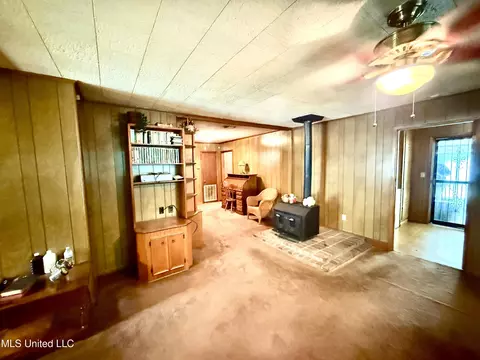 Living - 3925 Garland Ave, Jackson, MS 39212 photo 3 of 3
