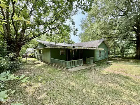 Exterior - 3925 Garland Ave, Jackson, MS 39212 photo 4 of 5
