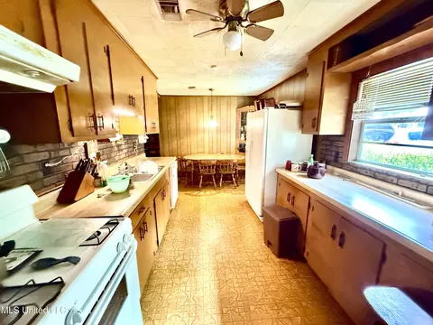 Kitchen - 3925 Garland Ave, Jackson, MS 39212 photo 1 of 1