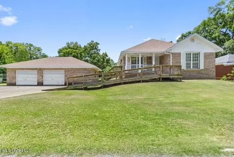 2210 Cleveland Ave, Pascagoula, MS 39567