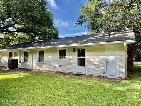 4425 Oak Ave, Moss Point, MS 39563 photo 3