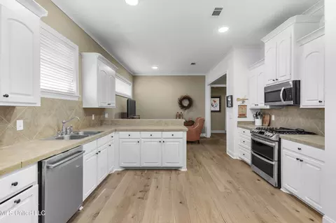 Kitchen - 109 Hampton Chase, Madison, MS 39110 photo 1 of 2