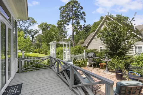 Exterior - 1616 Poplar Blvd, Jackson, MS 39202 photo 4 of 14