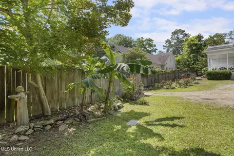 Exterior - 1616 Poplar Blvd, Jackson, MS 39202 photo 11 of 14