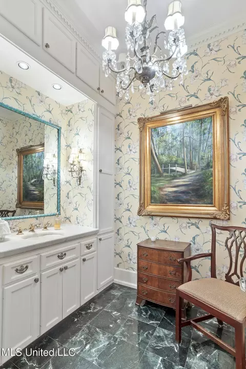 Bath - 1616 Poplar Blvd, Jackson, MS 39202 photo 1 of 3