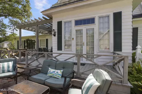 Exterior - 1616 Poplar Blvd, Jackson, MS 39202 photo 6 of 14