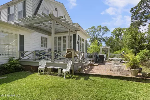Exterior - 1616 Poplar Blvd, Jackson, MS 39202 photo 8 of 14
