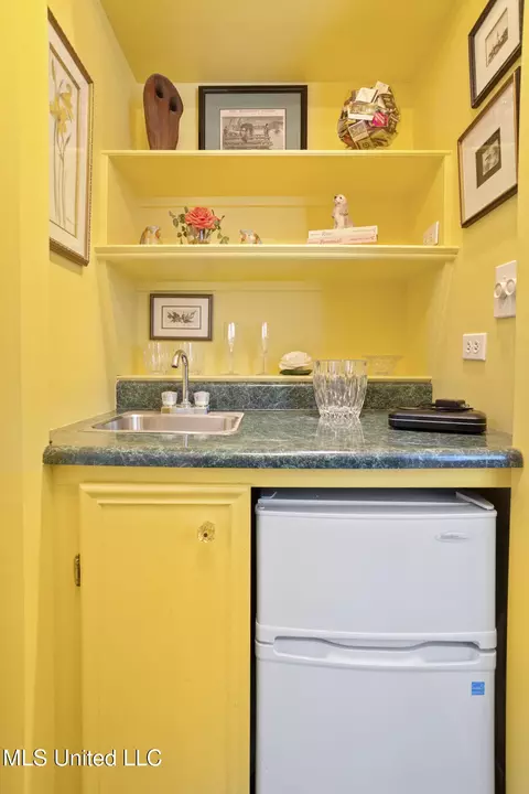 Kitchen - 1616 Poplar Blvd, Jackson, MS 39202 photo 5 of 5