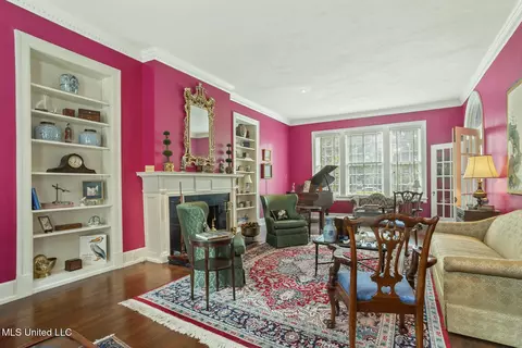Living - 1616 Poplar Blvd, Jackson, MS 39202 photo 3 of 3