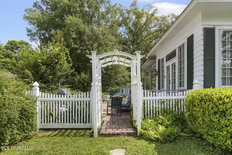 Exterior - 1616 Poplar Blvd, Jackson, MS 39202 photo 3 of 14