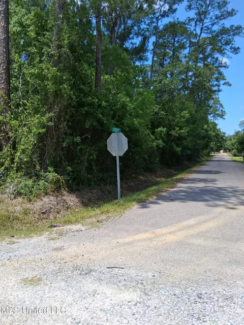 7 Th St, Bay Saint Louis, MS 39520