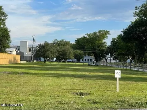 746 E 2nd St, Pass Christian, MS 39571 photo 2