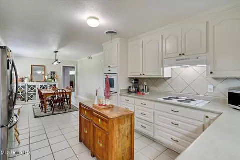 Kitchen - 12661 Springridge Rd, Terry, MS 39170 photo 1 of 4