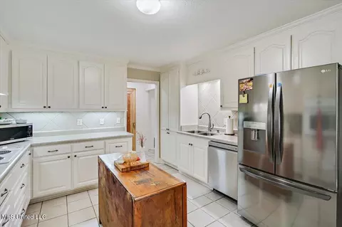 Kitchen - 12661 Springridge Rd, Terry, MS 39170 photo 3 of 4