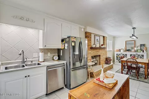 Kitchen - 12661 Springridge Rd, Terry, MS 39170 photo 2 of 4