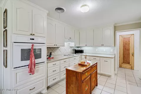 Kitchen - 12661 Springridge Rd, Terry, MS 39170 photo 4 of 4